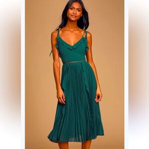 NWT Never a Dull Moment Emerald Green Tie-Strap Pleated
Midi Dress